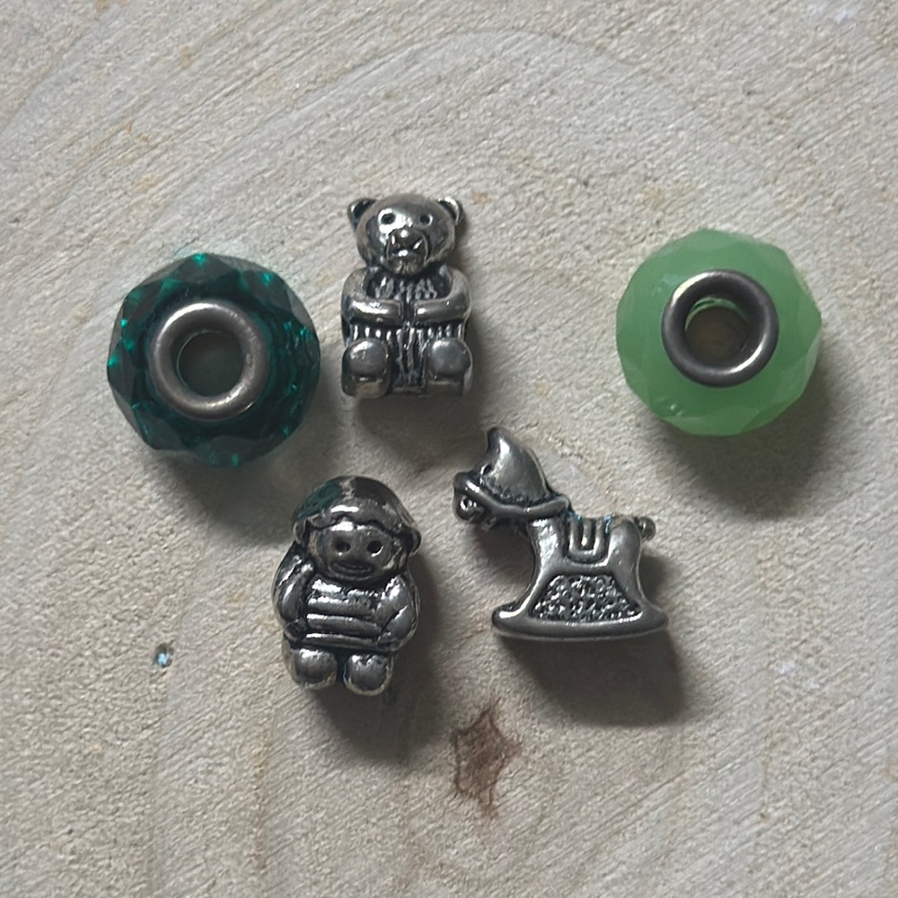 Lot of 5 bracelet charms - green & silver - Picture 1 of 11